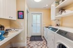Laundry room at Whaletopia